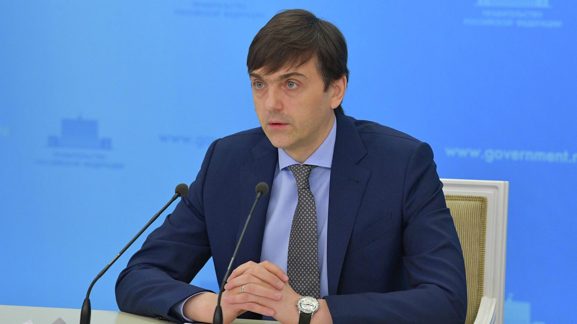 Министр просвещения РФ Сергей Кравцов во время брифинга в Доме правительства РФ - РИА Новости, 1920, 30.09.2020