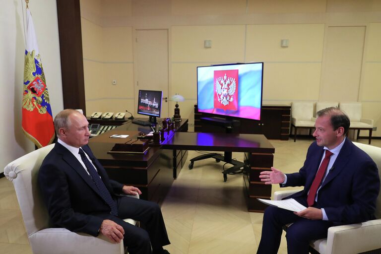 Президент РФ Владимир Путин во время записи большого интервью по актуальным темам ведущему ВГТРК Сергею Брилеву Президент РФ Владимир Путин во время записи большого интервью по актуальным темам ведущему ВГТРК Сергею Брилеву