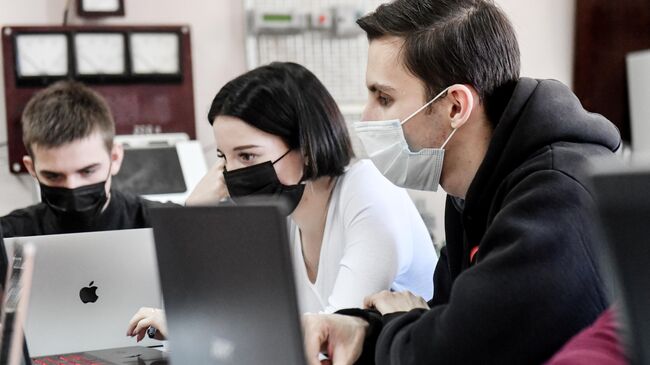Студенты 