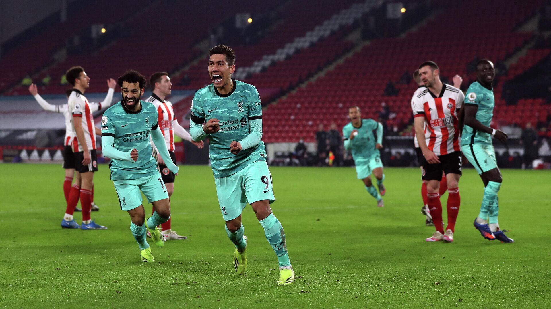 Liverpool's Brazilian midfielder Roberto Firmino celebrates scoring his team's second goal during the English Premier League football match between Sheffield United and Liverpool at Bramall Lane in Sheffield, northern England on February 28, 2021. (Photo by LEE SMITH / POOL / AFP) / RESTRICTED TO EDITORIAL USE. No use with unauthorized audio, video, data, fixture lists, club/league logos or 'live' services. Online in-match use limited to 120 images. An additional 40 images may be used in extra time. No video emulation. Social media in-match use limited to 120 images. An additional 40 images may be used in extra time. No use in betting publications, games or single club/league/player publications. /  - РИА Новости, 1920, 01.03.2021