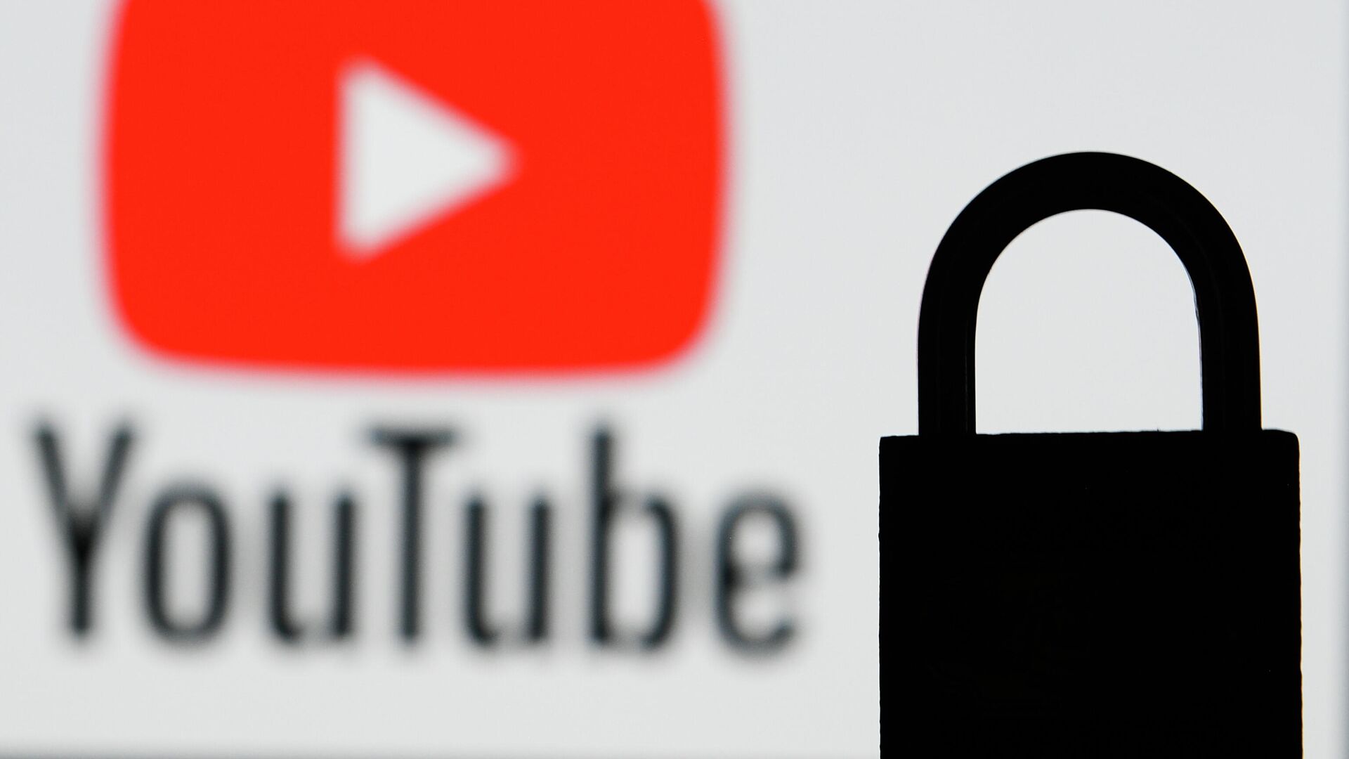 Логотип видеохостинга YouTube. - РИА Новости, 1920, 04.09.2024