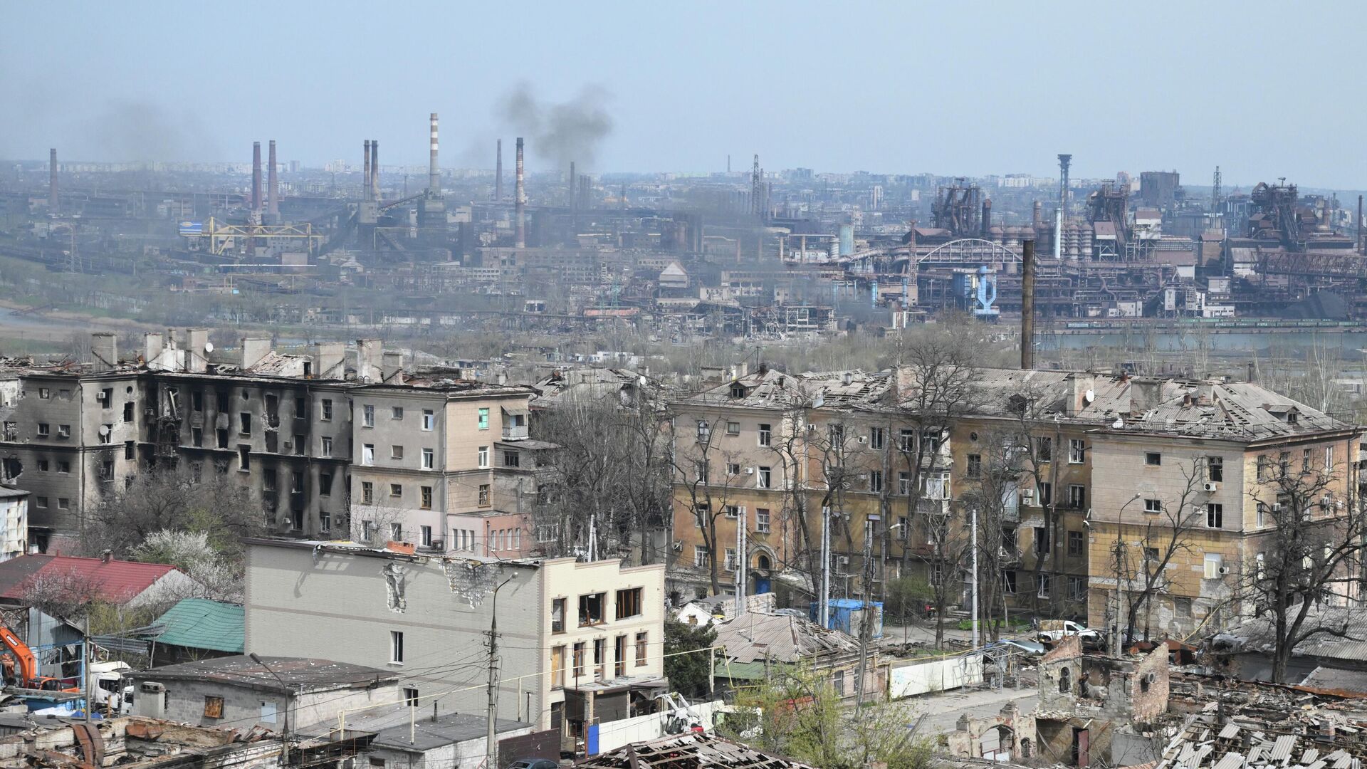 Разрушенные дома около завода Азовсталь в Мариуполе - РИА Новости, 1920, 24.04.2022