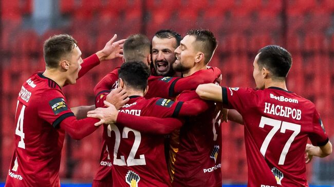 Футболисты тульского Арсенала в матче Первой лиги