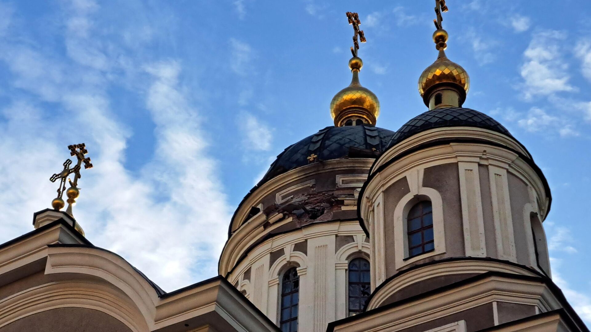 Купол храма, поврежденный в результате обстрела Донецка со стороны ВСУ - РИА Новости, 1920, 13.05.2025