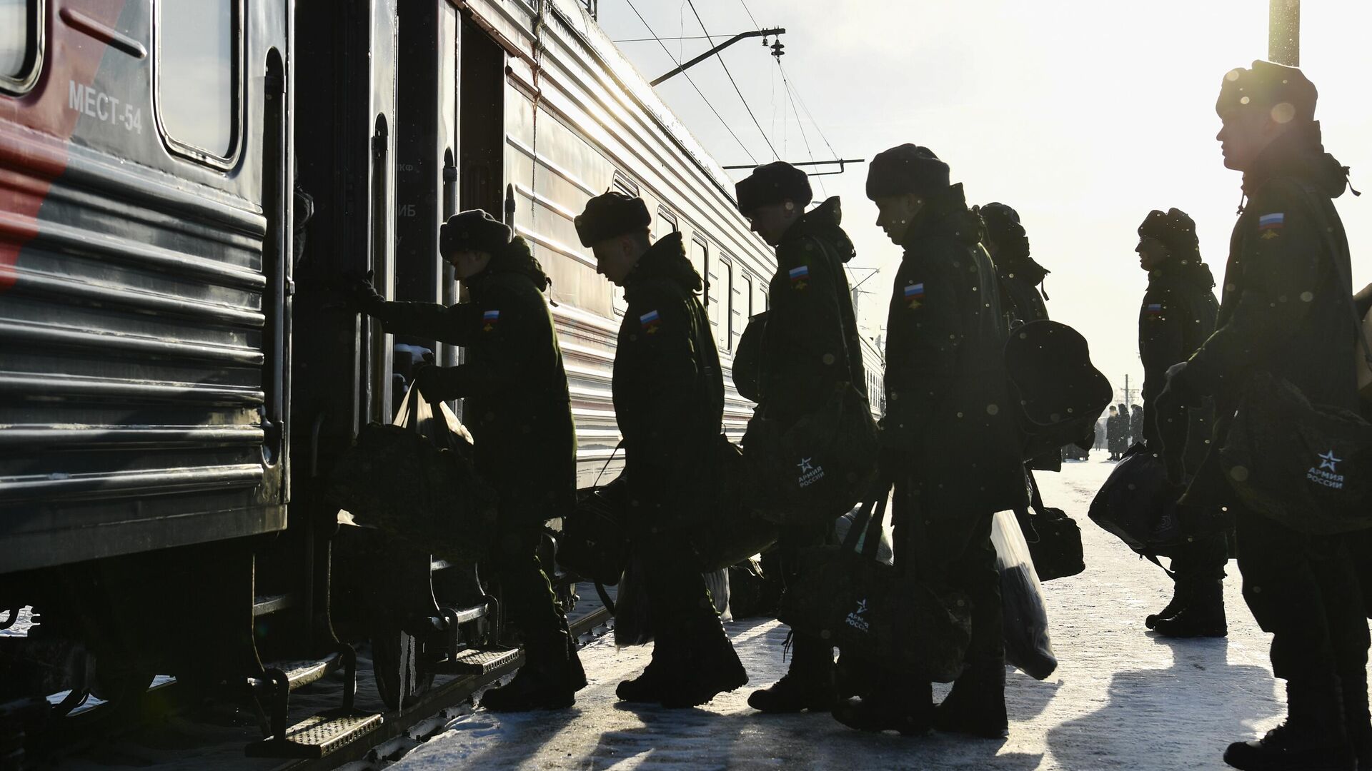 Призывники на перроне железнодорожного вокзала - РИА Новости, 1920, 18.02.2025
