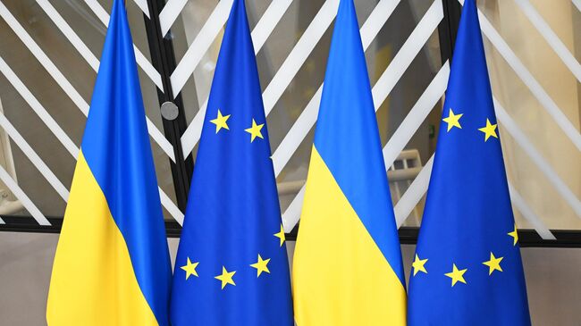 Флаги ЕС и Украины