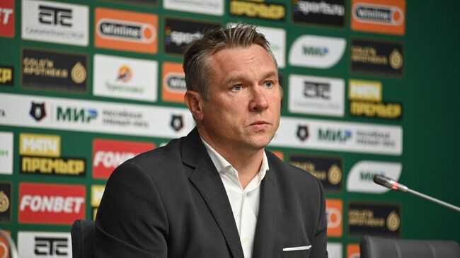 Главный тренер ФК Химки Андрей Талалаев