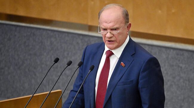 Председатель ЦК КПРФ, руководитель фракции КПРФ в Государственной Думе ФС РФ Геннадий Зюганов выступает на пленарном заседании Государственной думы РФ