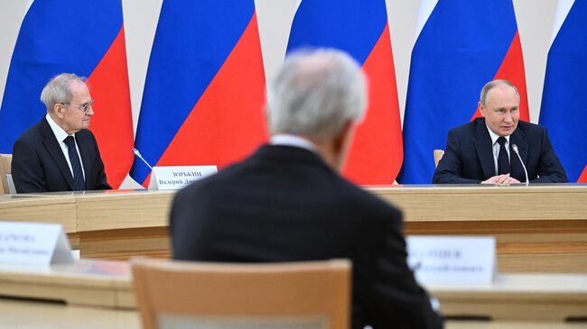 Президент РФ Владимир Путин во время встречи с судьями Конституционного суда