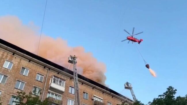 Место пожара в многоэтажном доме по улице Молодежная в Москве