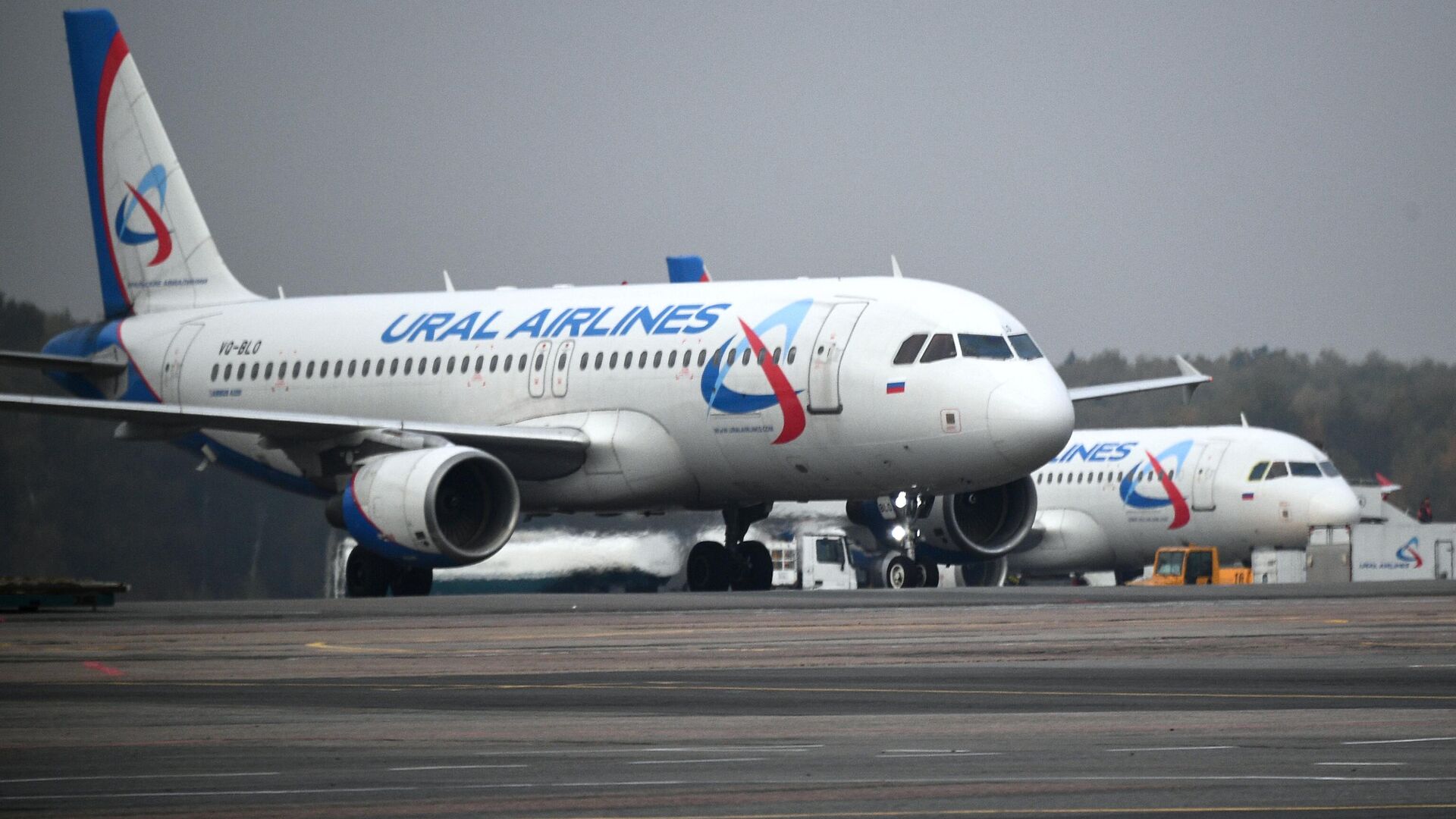 Самолет Airbus А320 авиакомпании Ural Airlines в международном аэропорту Домодедово имени М. В. Ломоносова - РИА Новости, 1920, 01.12.2024