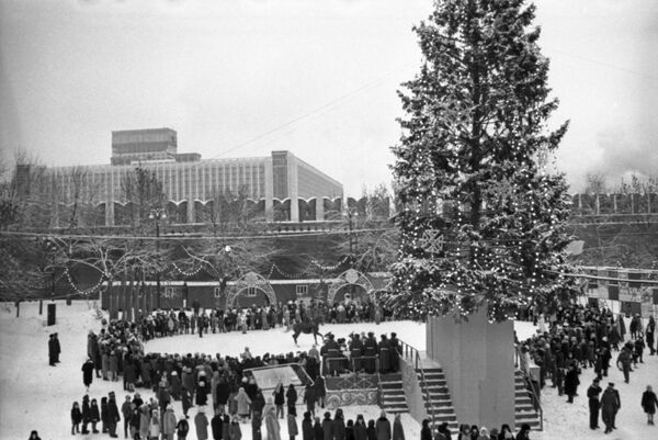 Новогодняя елка в Московском Кремле (1968) Новогодняя елка в Московском Кремле (1968)