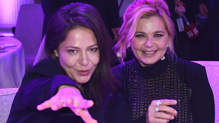 Актрисы Елена Лядова и Ирина Пегова на церемонии вручения ежегодной премии OK! Awards Больше чем звезды в Four Seasons Hotel Moscow Актрисы Елена Лядова и Ирина Пегова на церемонии вручения ежегодной премии OK! Awards Больше чем звезды в Four Seasons Hotel Moscow