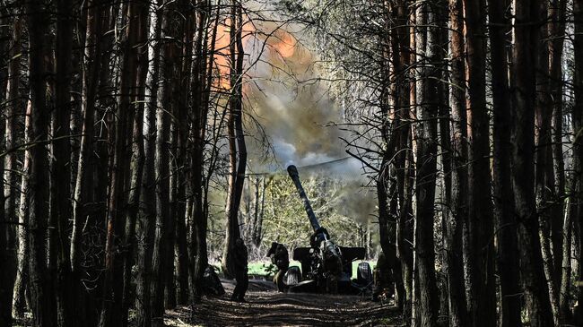Боевая работа артиллерийского расчета в зоне проведения спецоперации