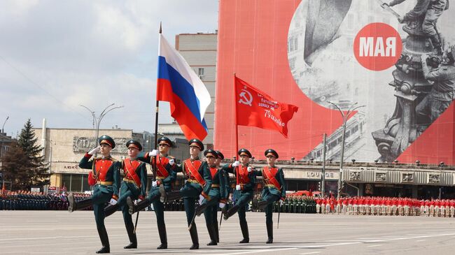 Военный парад, посвященный 80-й годовщине Победы в Великой Отечественной войне прошел на Театральной площади в Ростове-на-Дону