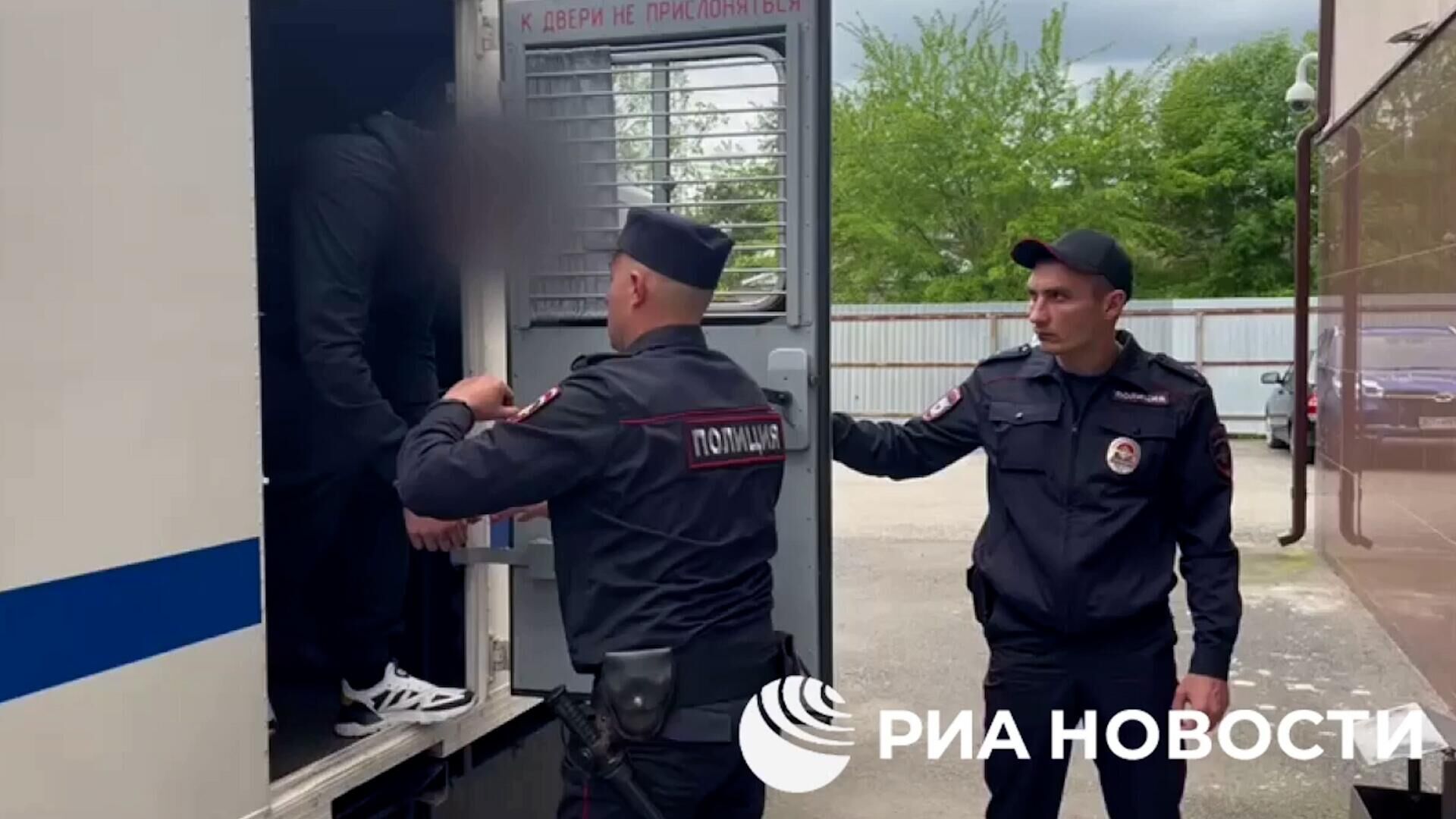 Задержанные на Ставрополье, которые планировали напасть на полицейских во время празднования Дня Победы - РИА Новости, 1920, 19.05.2025