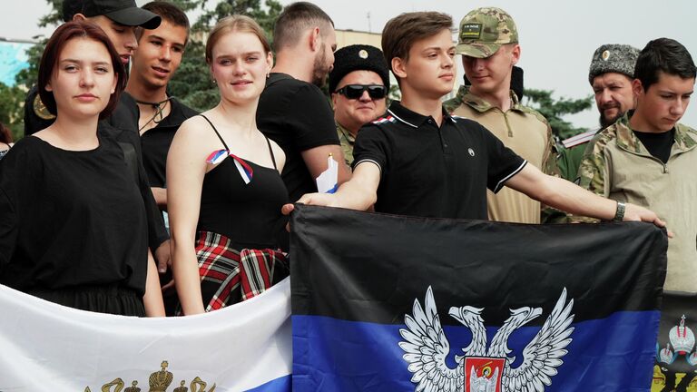 Празднование Дня Празднование Дня России на площади Ленина в Мариуполе Празднование Дня Празднование Дня России на площади Ленина в Мариуполе
