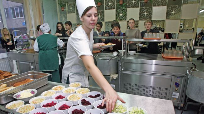 Работа столовой-пекарни в средней школе № 1 города Светлогорска Калининградской области